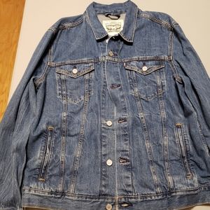 Distressed Levi's jean jacket , EXCELLENT CONDITION